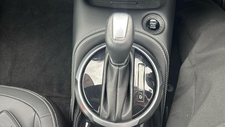 Nissan Juke 1.0 DiG-T Tekna 5dr DCT Petrol Hatchback